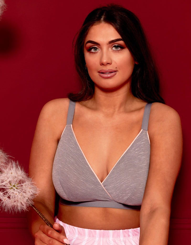30 SECOND BRA REVIEW : Curvy Kate - In My Dreams  A non-wired bralette  that's perfect for working from home, lounging and sleeping! Available in  30-40 DD/E-J/JJ Lucy-Jayne wears 30F/FF Shop